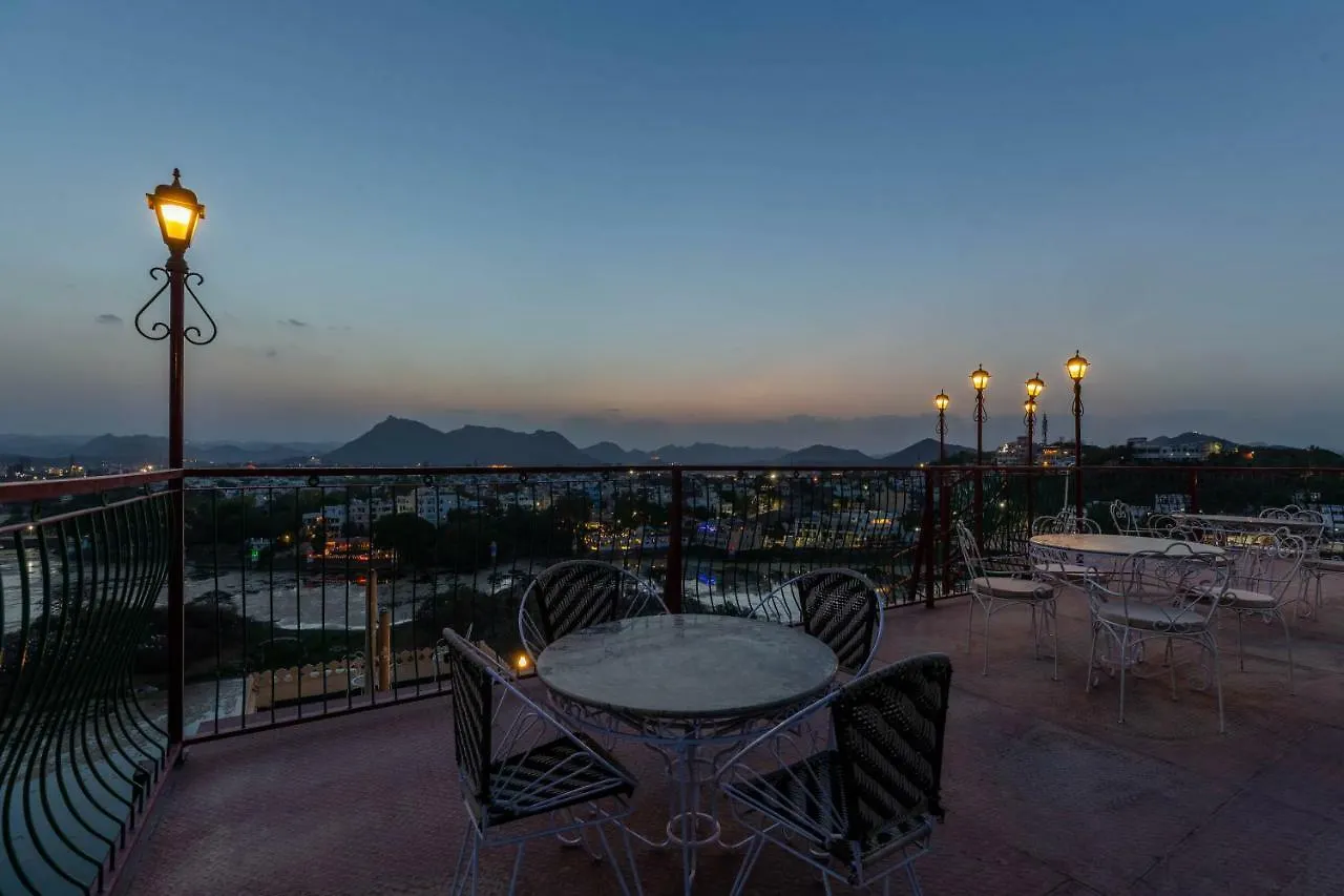 Hotel Mewari Villa Udaipur 3*,